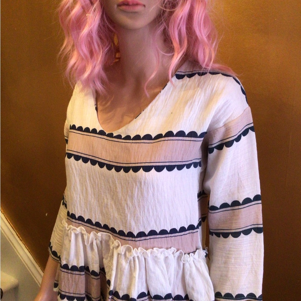 Source Unknown Cream and Black Scallop Blouse